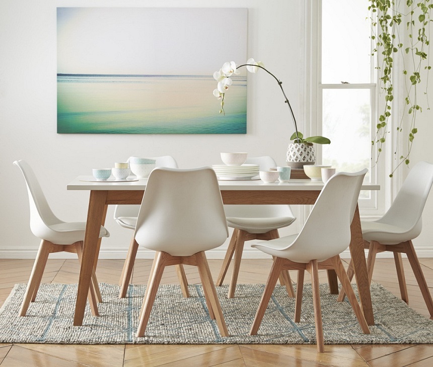 dựa theo màu sắc bàn ghế ăn chọn thảm sofa