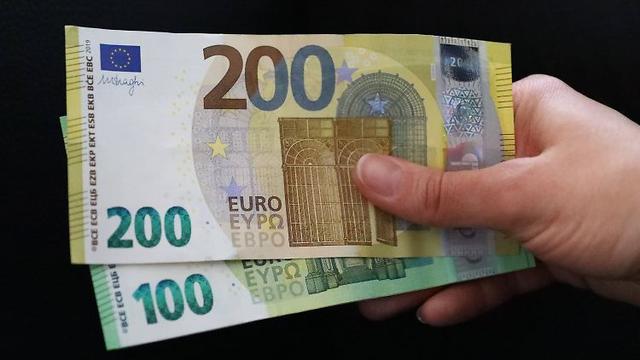 Ab wann steht das Geld aus dem Entlastungspaket in Höhe von 300 Euro zur Verfügung?
