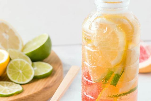 Einfache Rezeptideen für selbstgemachte Elektrolytgetränke Einfache Rezeptideen für selbstgemachte Elektrolytgetränke