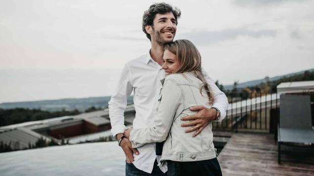 Persönliche Glückwünsche zur Hölzernen Hochzeit: Liebe, Wachstum und Beständigkeit