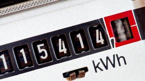 Steckersolargeräte: Ab wann dürfen die Stromzähler rückwärts laufen? Steckersolargeräte: Ab wann dürfen die Stromzähler rückwärts laufen?