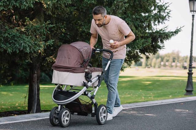 Wie bereitet man sich auf den ersten Spaziergang mit einem Neugeborenen vor? Wie bereitet man sich auf den ersten Spaziergang mit einem Neugeborenen vor?