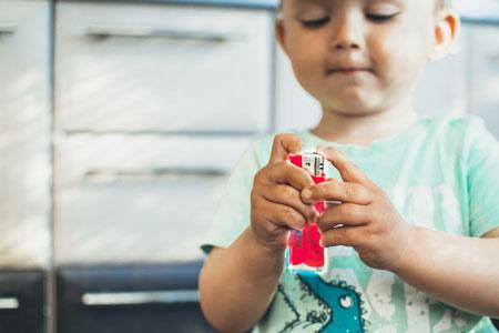 Gesetzliche Regelungen zum Kaufalter von Feuerzeugen Gesetzliche Regelungen zum Kaufalter von Feuerzeugen