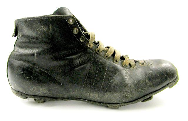 Adidas vs. Puma: Die Geschichte des berühmten Bruderstreits Adidas vs. Puma: Die Geschichte des berühmten Bruderstreits