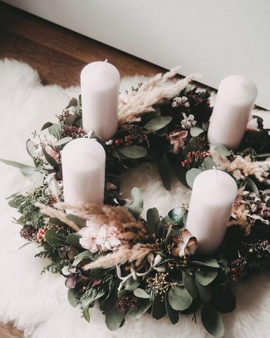 Trendige Adventskränze selbst gestalten: Moderne DIY-Ideen für die Vorweihnachtszeit Trendige Adventskränze selbst gestalten: Moderne DIY-Ideen für die Vorweihnachtszeit