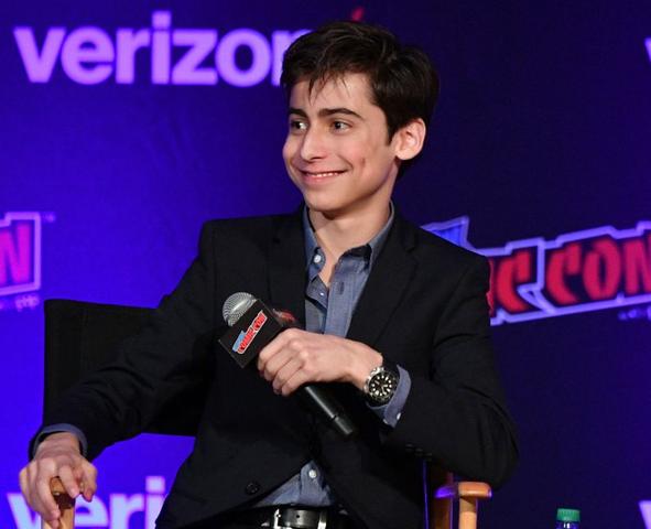 Aidan Gallagher und seine Körpergröße: Wie groß ist der Darsteller wirklich? Aidan Gallagher und seine Körpergröße: Wie groß ist der Darsteller wirklich?
