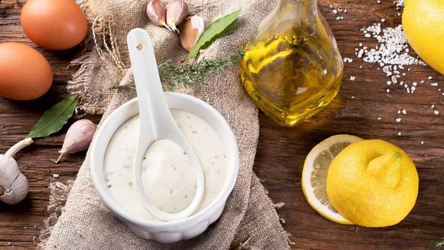 Mediterraner Genuss: So gelingt die selbstgemachte Aioli Mediterraner Genuss: So gelingt die selbstgemachte Aioli