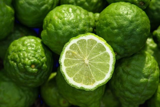 1. Ursprung und Verwendung der Bergamotte: Eine Einführung