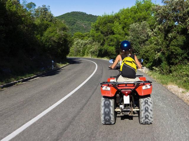Die wichtigsten Punkte beim Fahren mit einem Quad Die wichtigsten Punkte beim Fahren mit einem Quad