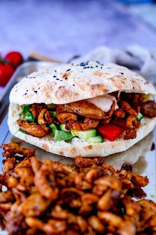 Die Geheimnisse des Dönerfleisches enthüllt: Traditionelle Zubereitung und besondere Gewürzmischungen Die Geheimnisse des Dönerfleisches enthüllt: Traditionelle Zubereitung und besondere Gewürzmischungen