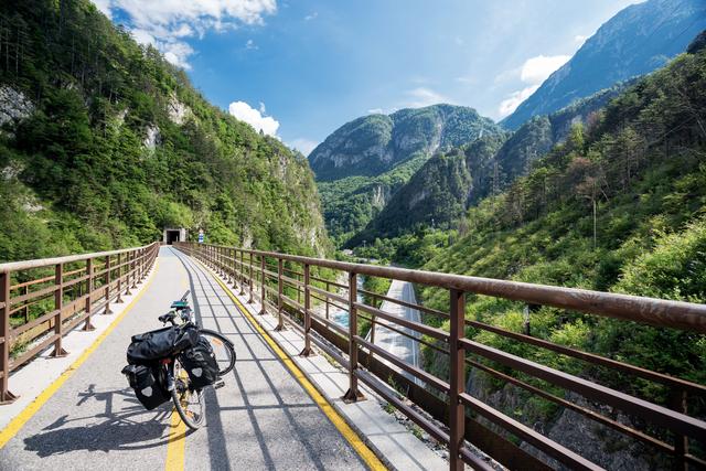 1. Alpe Adria Radweg: Selbstorganisierte Fahrradreise entlang der Strecke 1. Alpe Adria Radweg: Selbstorganisierte Fahrradreise entlang der Strecke