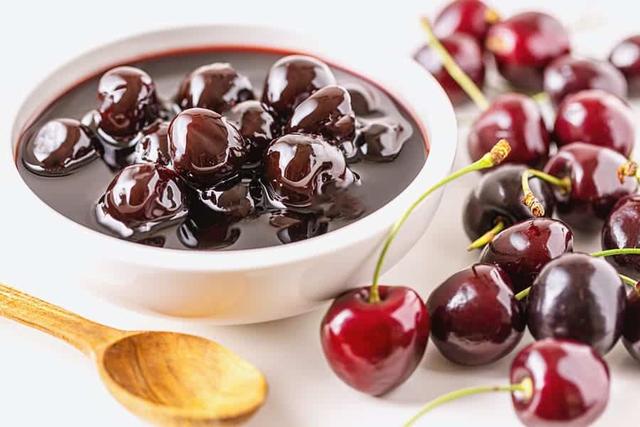 DIY Delikatesse: So gelingen dir köstliche Amarenakirschen zu Hause DIY Delikatesse: So gelingen dir köstliche Amarenakirschen zu Hause