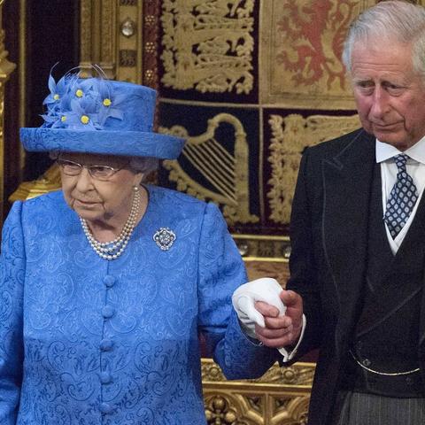 Der Wandel der englischen Nationalhymne: Von "God Save The Queen" zu "God Save The King"