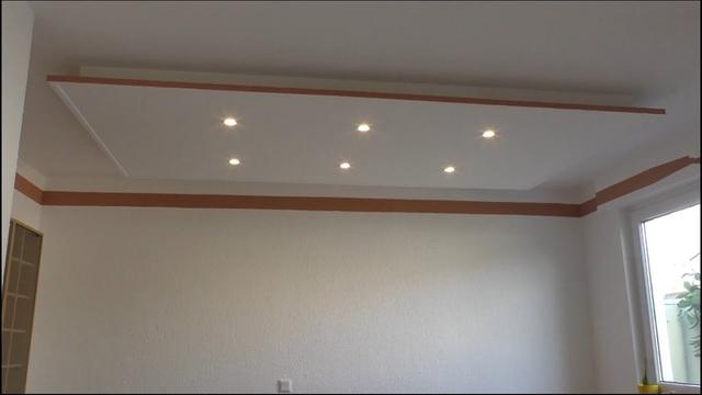 Fortgeschrittenes DIY-Projekt: Indirekte Beleuchtung mit Holzpaneelen und Soundsystem Fortgeschrittenes DIY-Projekt: Indirekte Beleuchtung mit Holzpaneelen und Soundsystem