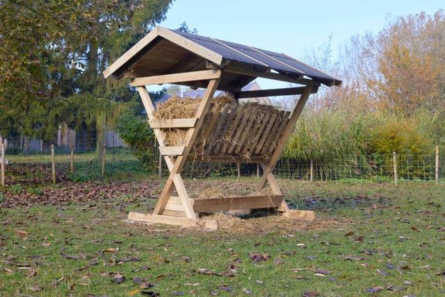 Anleitung: Heuraufe selber bauen - Spart Geld und passt perfekt in den Stall! Anleitung: Heuraufe selber bauen - Spart Geld und passt perfekt in den Stall!