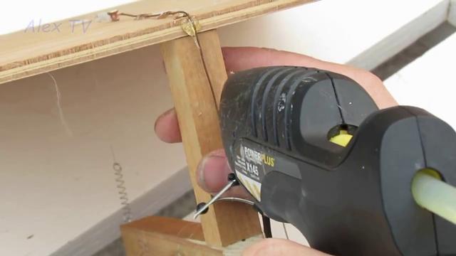 Bauanleitung für einen selbstgebauten Styroporschneider - Präzision beim Zuschneiden von Formen