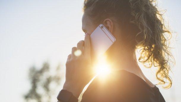 Wie reagieren Sie richtig, wenn sich der Anruf von selbst beendet?