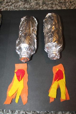 Günstige Verkleidungsidee: Alufolienkostüm für den Weltraum-Look Günstige Verkleidungsidee: Alufolienkostüm für den Weltraum-Look