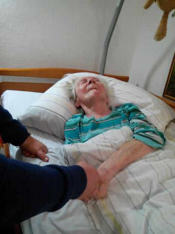 Die Entscheidung für ein Pflegeheim: Wie man einfühlsam mit Demenzkranken spricht, die diesen Wunsch äußern Die Entscheidung für ein Pflegeheim: Wie man einfühlsam mit Demenzkranken spricht, die diesen Wunsch äußern