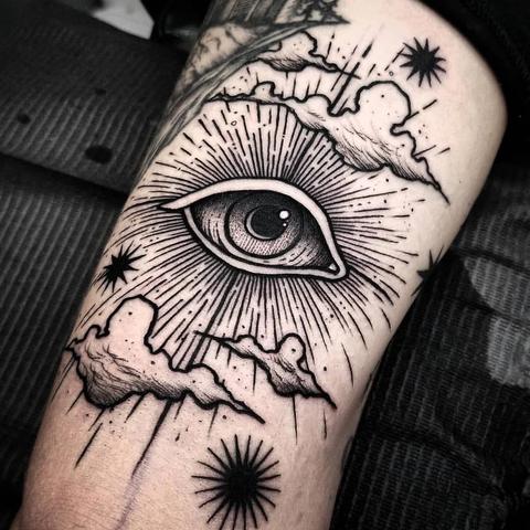 Augen-Tattoos: Von der Irisanalyse bis zum Auge der Vorsehung