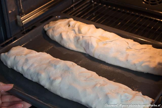 Köstlicher Apfelstrudel nach Omas Art: Schritt-für-Schritt Anleitung mit Bildern Köstlicher Apfelstrudel nach Omas Art: Schritt-für-Schritt Anleitung mit Bildern