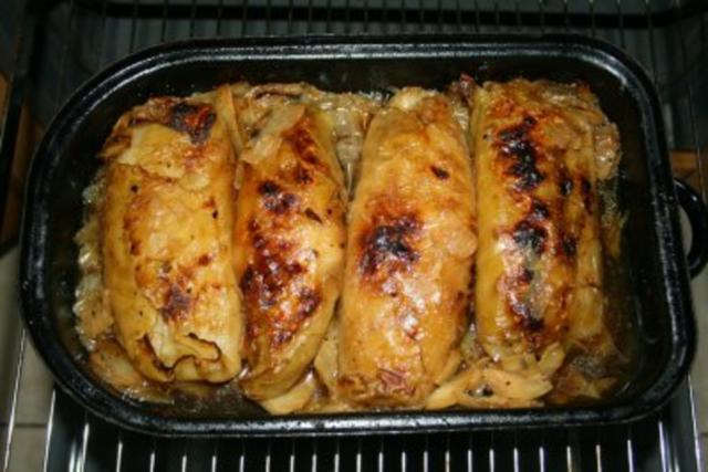 Traditionelle Kohlrouladen nach Omas Rezept Traditionelle Kohlrouladen nach Omas Rezept