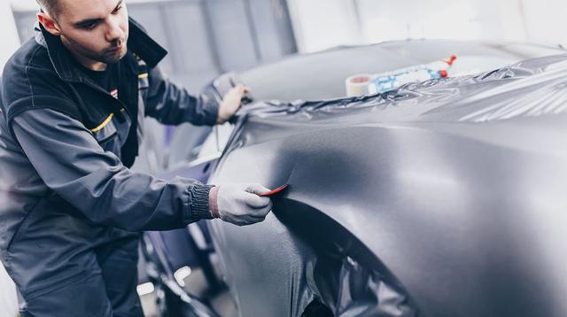 Auto-Folierung in Eigenregie: Was Sie beachten sollten Auto-Folierung in Eigenregie: Was Sie beachten sollten