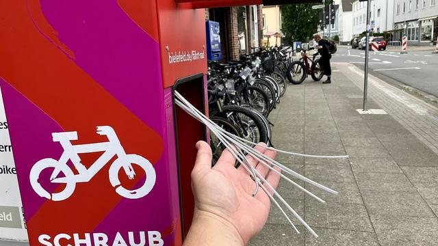 Autofahrer schlägt Radfahrer nach Streit in Bielefeld Autofahrer schlägt Radfahrer nach Streit in Bielefeld