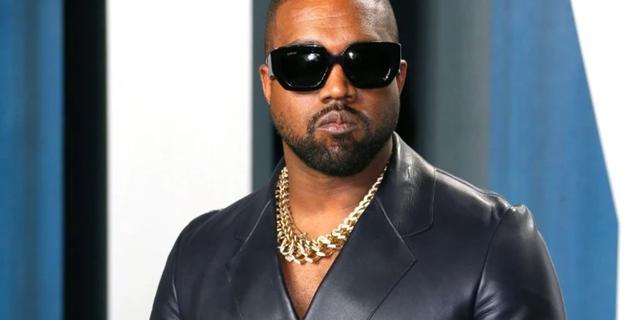 Kanye West verliert angeblich zwei Milliarden Dollar nach Zusammenarbeit mit Balenciaga Kanye West verliert angeblich zwei Milliarden Dollar nach Zusammenarbeit mit Balenciaga