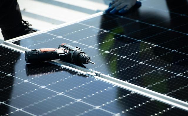 Fachleute kontaktieren: Hilfe bei Planung und Installation eines Balkonkraftwerks Fachleute kontaktieren: Hilfe bei Planung und Installation eines Balkonkraftwerks