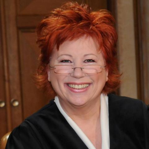 Von der Richterin zur TV-Ikone: Das beeindruckende Alter von Barbara Salesch