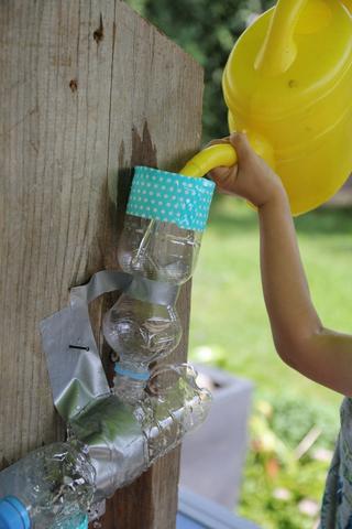 Hol dir Abkühlung mit einer selbstgebauten Wasserbahn Hol dir Abkühlung mit einer selbstgebauten Wasserbahn
