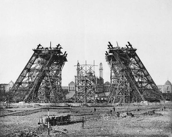 Der Bau des Eiffelturms: Eine technische Meisterleistung im Jahr 1889 Der Bau des Eiffelturms: Eine technische Meisterleistung im Jahr 1889