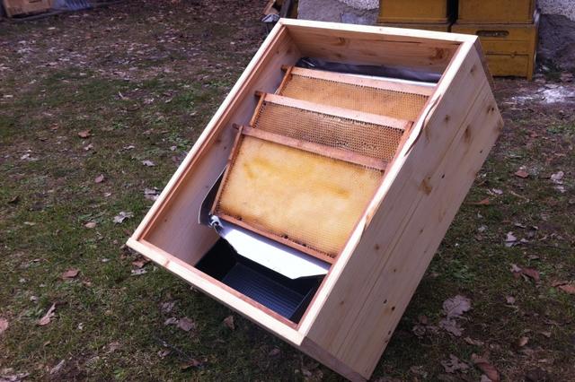 Nachhaltig und kostengünstig: Bauanleitung für einen DIY-Sonnenwachsschmelzer