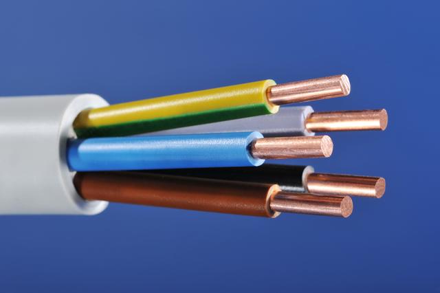 Welche Funktion haben die verschiedenen Farben der Stromkabel?