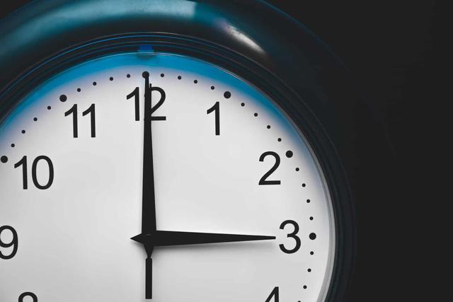 Wiederholtes Aufwachen um 4 Uhr: Eine spirituelle Botschaft der Engel Wiederholtes Aufwachen um 4 Uhr: Eine spirituelle Botschaft der Engel