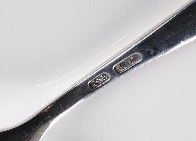Stempel auf Silberbesteck: Wie man zwischen versilbertem und echtem Silber unterscheidet Stempel auf Silberbesteck: Wie man zwischen versilbertem und echtem Silber unterscheidet