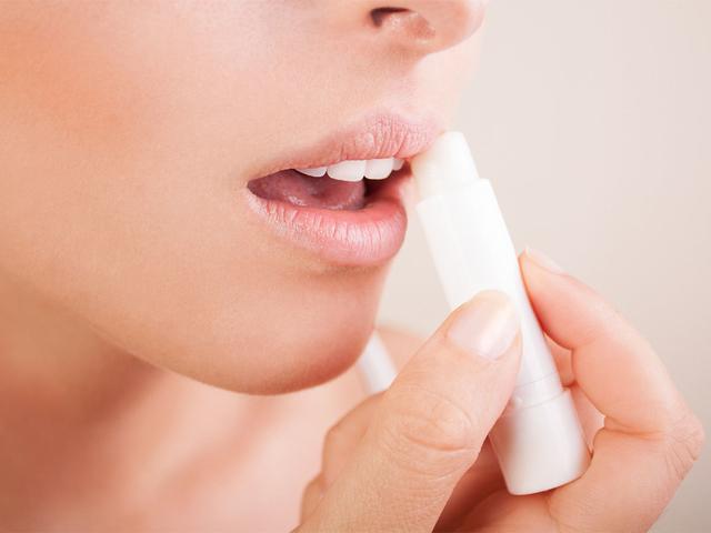 Ursachen für eingerissene Mundwinkel: Von trockenen Lippen bis zu Vitaminmangel