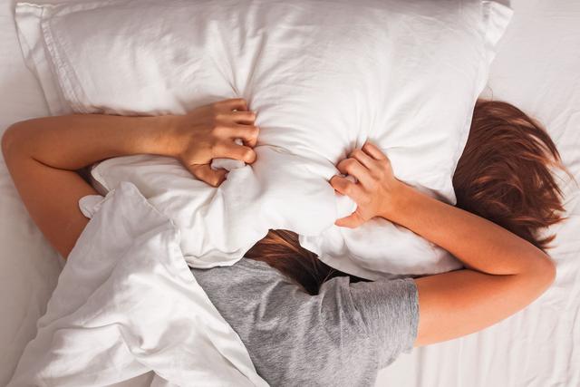 Effektive Maßnahmen gegen Geräusche im Schlafzimmer: Quietschende Betten Effektive Maßnahmen gegen Geräusche im Schlafzimmer: Quietschende Betten