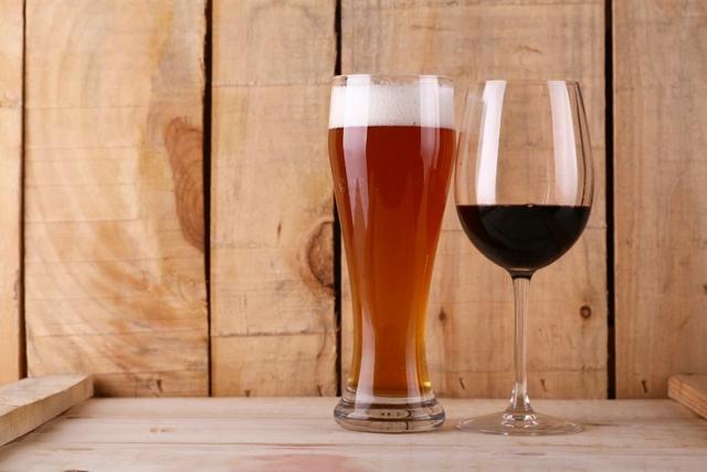 Bier oder Wein: Welches hat mehr Kalorien? Bier oder Wein: Welches hat mehr Kalorien?