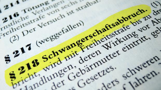 Schwangerschaftsabbruch nach § 218 StGB: Wann ist er straffrei und bis wann möglich? Schwangerschaftsabbruch nach § 218 StGB: Wann ist er straffrei und bis wann möglich?