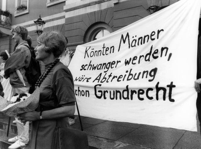 Kommission zur reproduktiven Selbstbestimmung und Fortpflanzungsmedizin: Neue Entwicklungen beim Thema Abtreibung in Deutschland Kommission zur reproduktiven Selbstbestimmung und Fortpflanzungsmedizin: Neue Entwicklungen beim Thema Abtreibung in Deutschland