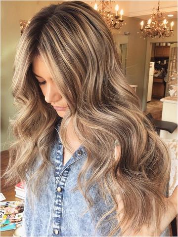 Blonde Highlights ohne Friseur: Selber machen mit der richtigen Technik Blonde Highlights ohne Friseur: Selber machen mit der richtigen Technik
