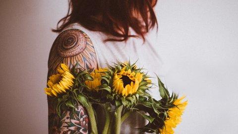 Die richtige Körperstelle für dein Blumen-Tattoo: Tipps und Ideen