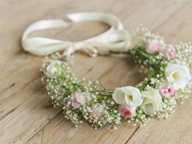 Haaraccessoire zum Selbermachen: Einzigartiger Blumenkranz für die Haare Haaraccessoire zum Selbermachen: Einzigartiger Blumenkranz für die Haare