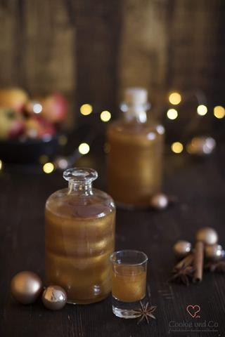Bratapfellikör selbst gemacht: Ein aromatischer Genuss für kalte Tage Bratapfellikör selbst gemacht: Ein aromatischer Genuss für kalte Tage