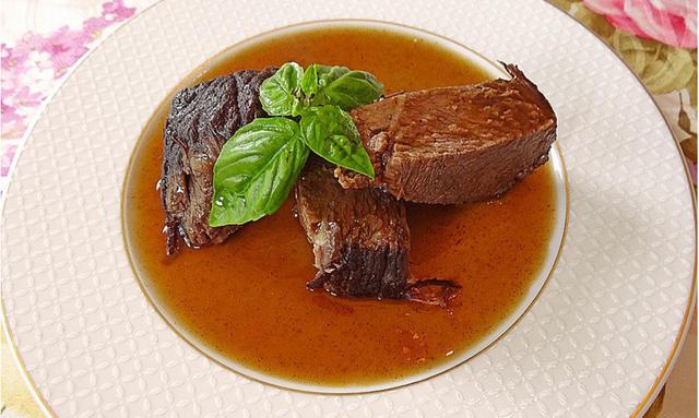 Köstliche Bratensoße aus Bratensaft zubereiten - einfach und aromatisch