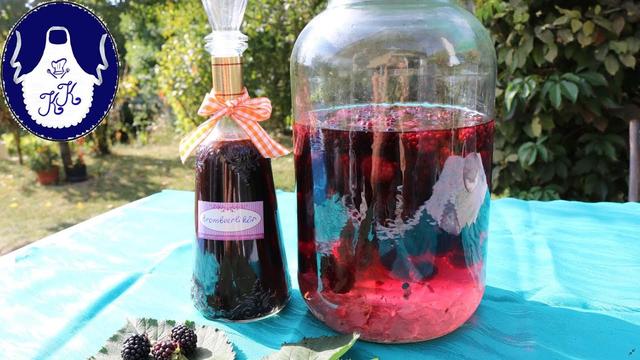 DIY-Brombeerlikör: Ein leckeres Geschenk aus der eigenen Küche DIY-Brombeerlikör: Ein leckeres Geschenk aus der eigenen Küche