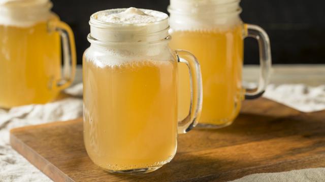 Butterbier enthüllt: Erfahre, wie das Originalgetränk aus den Harry-Potter-Filmen schmeckt Butterbier enthüllt: Erfahre, wie das Originalgetränk aus den Harry-Potter-Filmen schmeckt