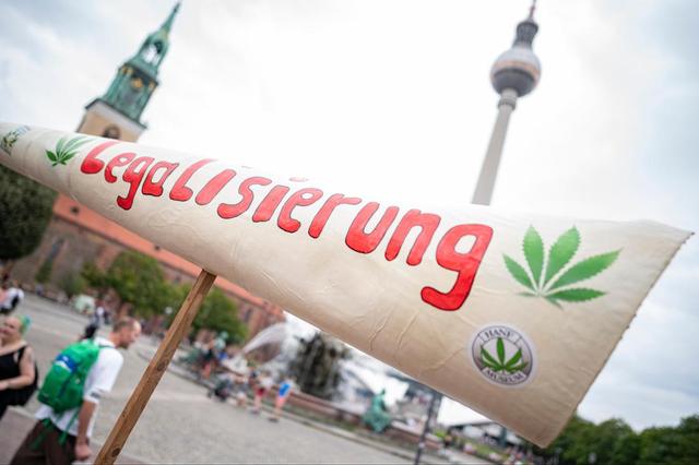 Cannabis-Konsum im Straßenverkehr: Wie wird er geahndet und gibt es Grenzwerte? Cannabis-Konsum im Straßenverkehr: Wie wird er geahndet und gibt es Grenzwerte?